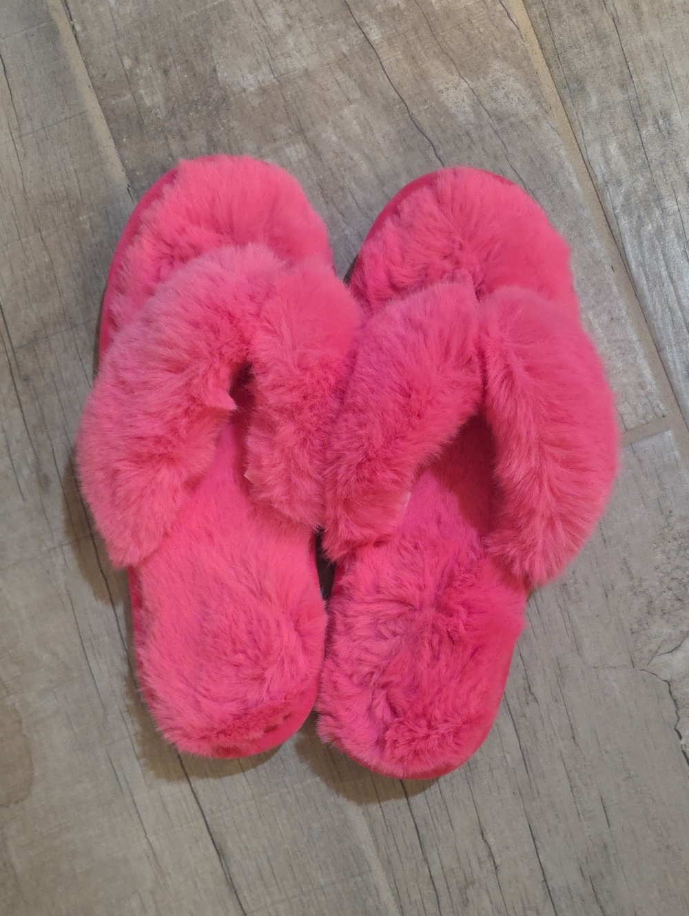 NWOT Dream Pairs Plush Fuzzy Flip Flop Slippers - Hot Pink